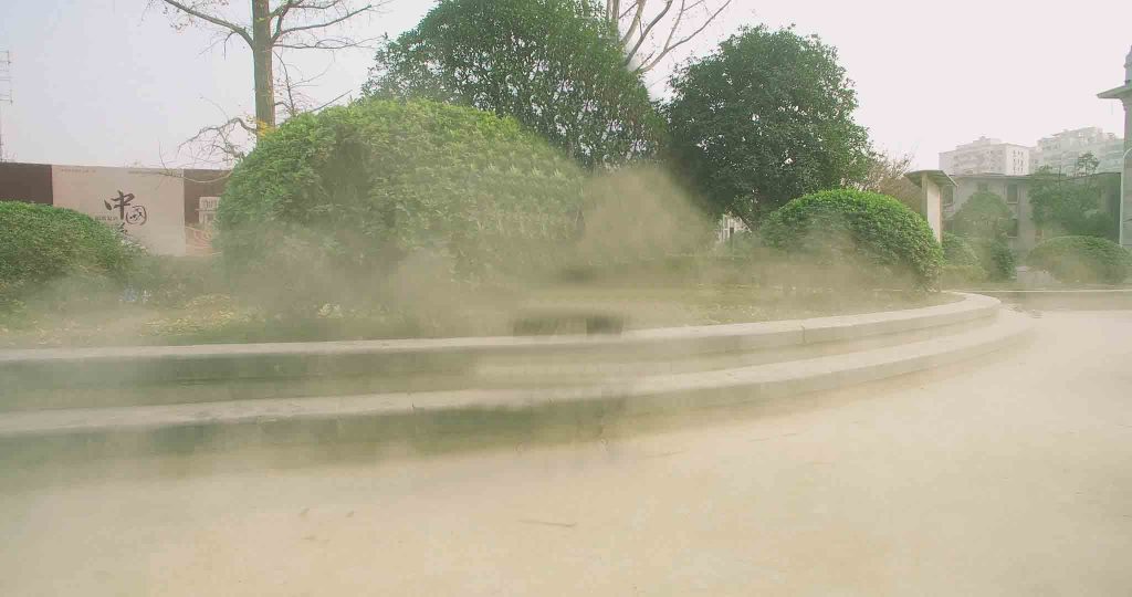 有了清晨雨掃地車(chē)，掃地+拖地一遍全搞定，不揚(yáng)塵無(wú)需清洗拖把，真方便！