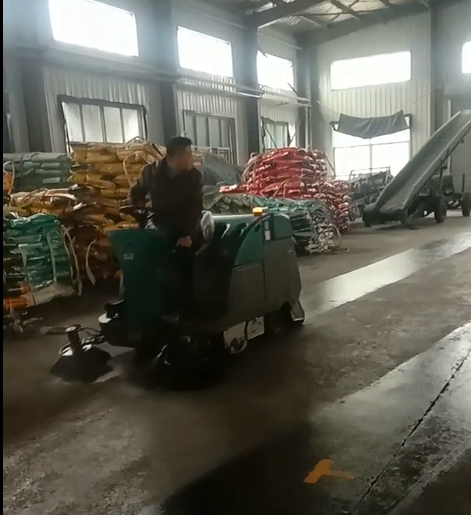 清晨雨：為什么工業掃地車越來越受到工廠的青睞