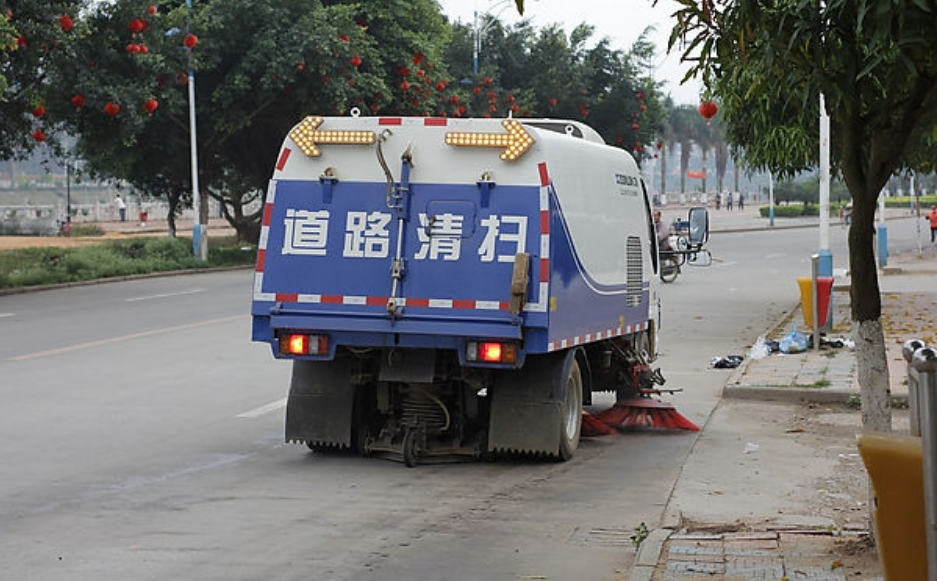 清晨雨拖地車：鄭州道路清掃車更新升級正在提速