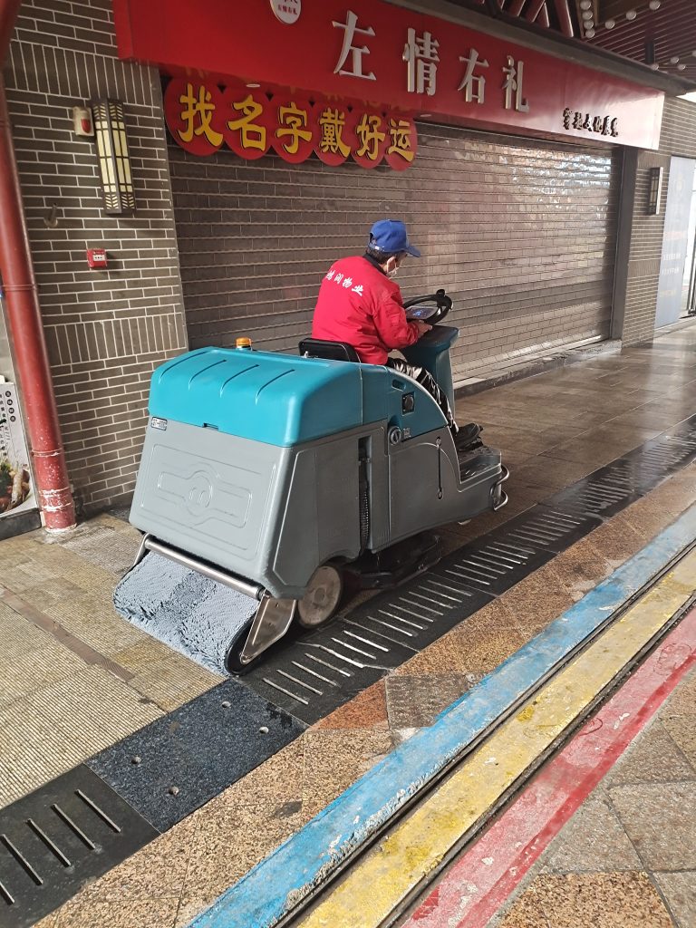 五大理由購買駕駛式洗地車：洗地機引領清潔革命，釋放企業潛能